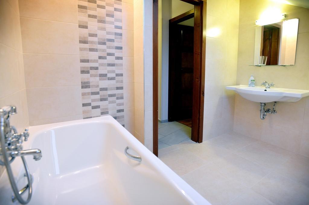 Corner Apartman Eger Szoba fotó