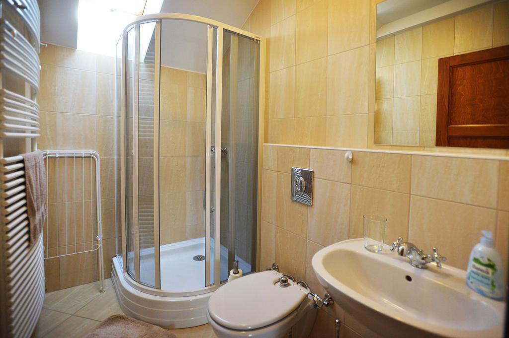 Corner Apartman Eger Szoba fotó