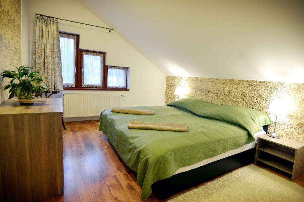 Corner Apartman Eger Szoba fotó