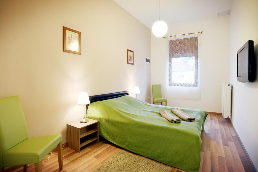 Corner Apartman Eger Szoba fotó
