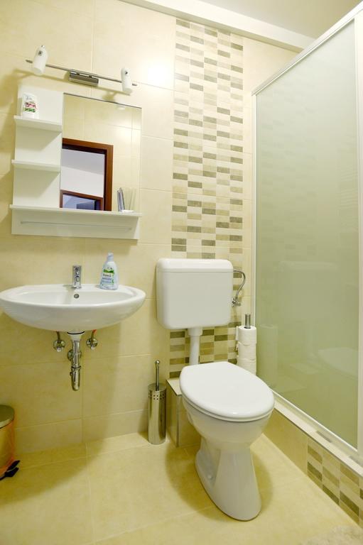 Corner Apartman Eger Szoba fotó