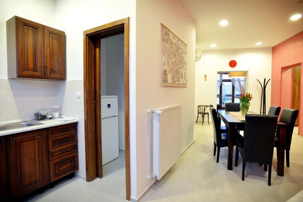 Corner Apartman Eger Szoba fotó