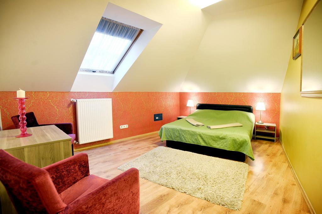 Corner Apartman Eger Szoba fotó